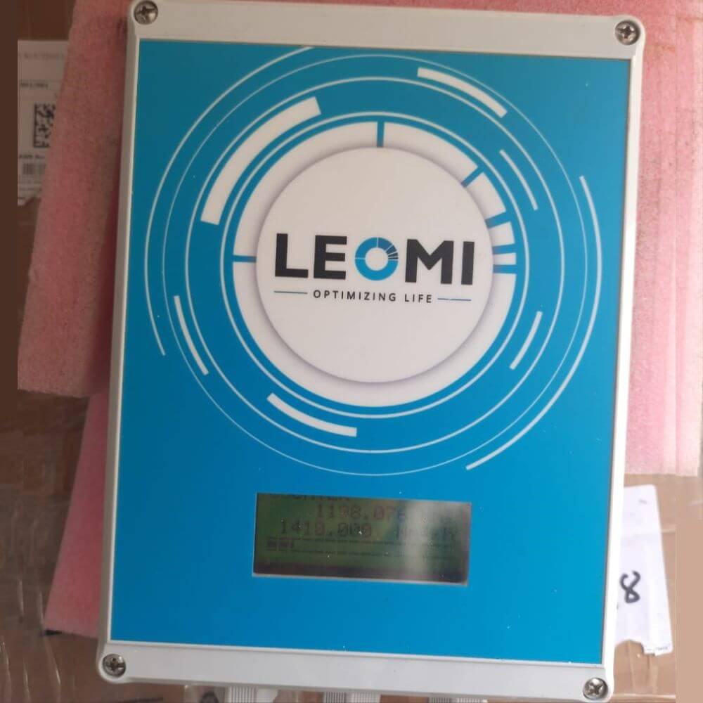 Leomi air flow meter box connected to device